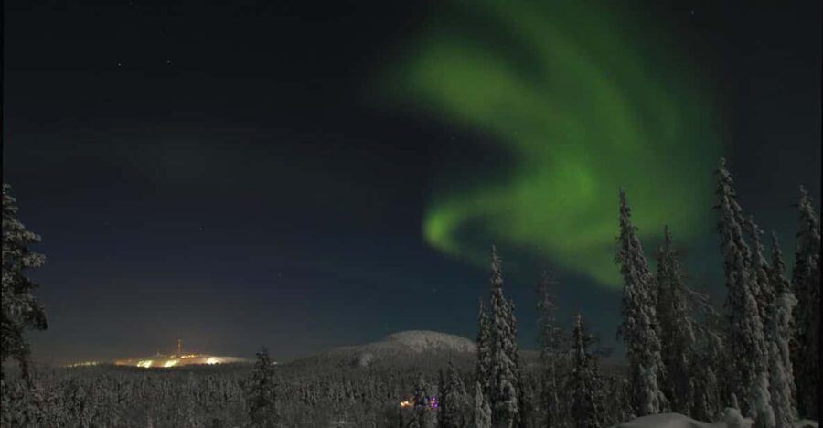 Ruka: Searching for the northern lights with snowshoes - Small details that can shape the evening