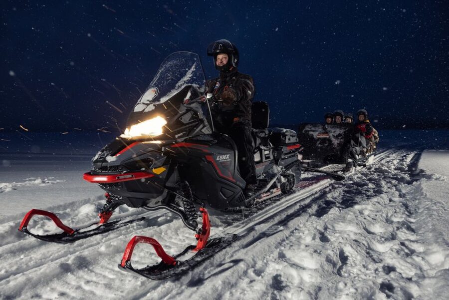 Ruka: Starlight sledging to search for Northern Lights - The open-fire stop, coffee, and sausages
