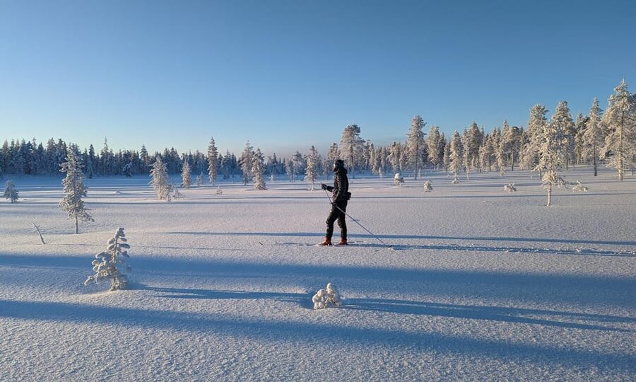 Saariselkä: Back-Country Skiing Guided Tour - Meeting the guide and choosing your skis