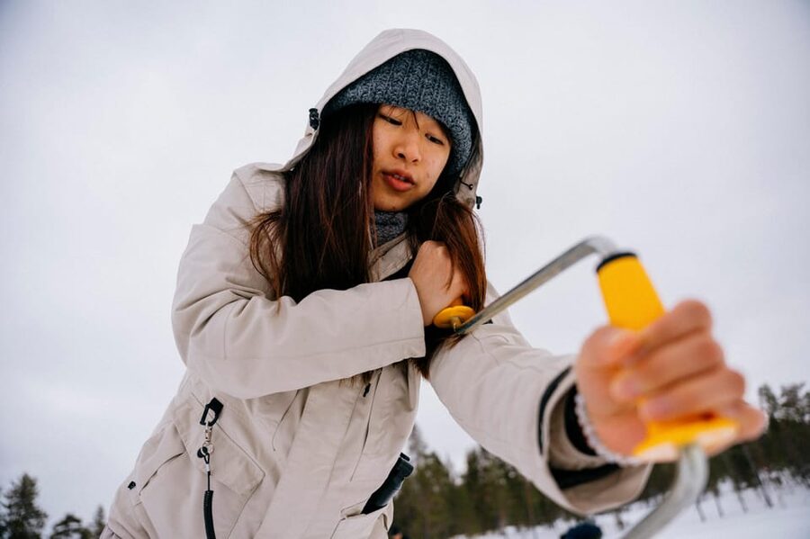 Saariselkä: Ice Fishing Adventure - From Saariselkä to a frozen lake in 20 minutes