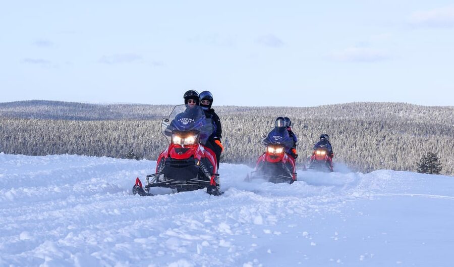 Saariselkä: Ice Fishing Safari by Snowmobile - From Lapponia Tours Safari House to the snowy trail
