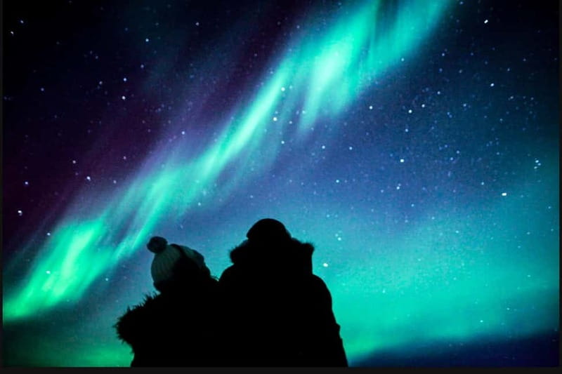 Saariselkä,Kakslauttanen: Aurora Hunting & Photography Tour. - What the $154 price means