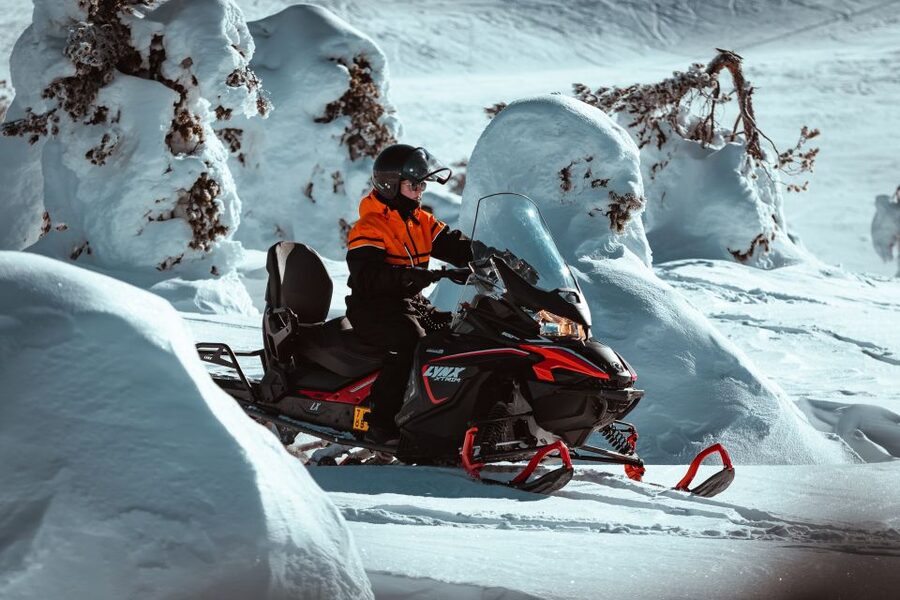 Saariselkä: Snowmobile Adventure for Adults - Leaving Saariselkä for the Arctic tracks