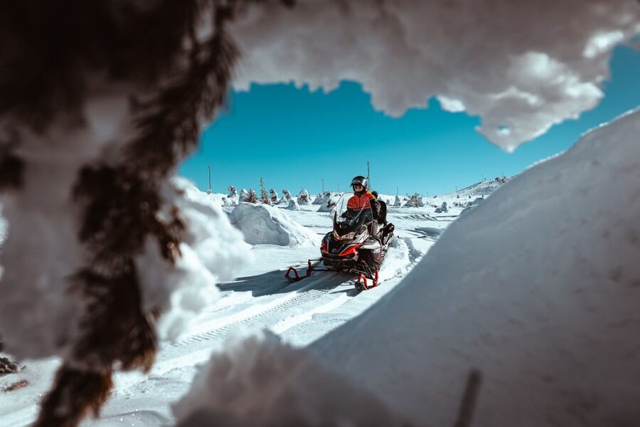 Saariselkä: Snowmobile Adventure for Adults - Who should book this three-hour ride?