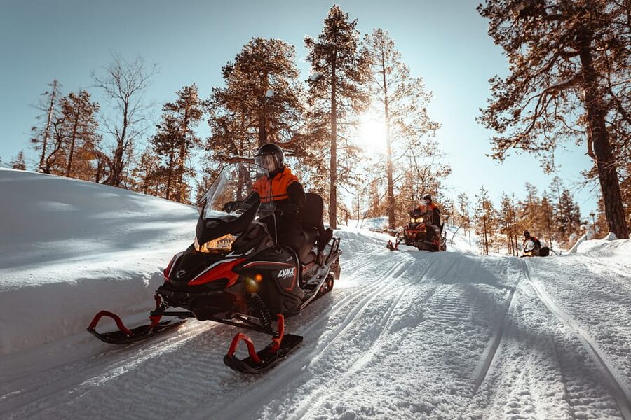 Saariselkä: Snowmobile Ride with Hot Drinks - Leaving Saariselkä in a full Arctic outfit
