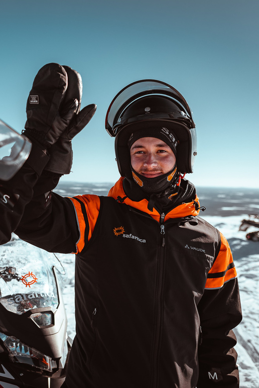 Saariselkä: Snowmobile Ride with Hot Drinks - Returning with a group pace that may vary