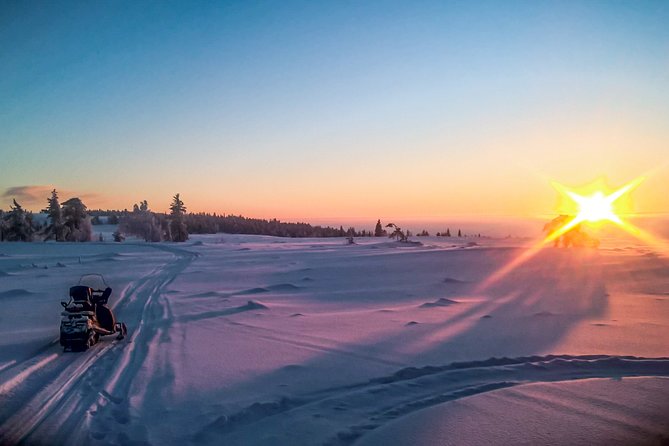 Snowmobile Safari in the Nature - Morning start - Warm clothing makes the price easier to judge