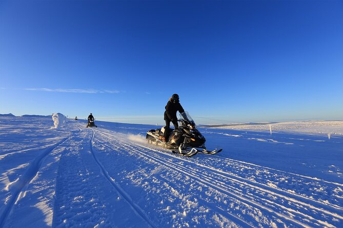 Snowmobiling Adventure in Levi - Learning the machine before the forest