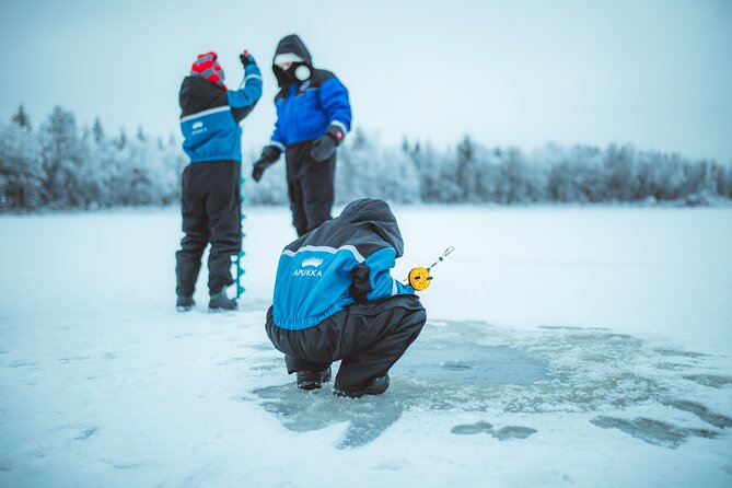 Snowmobiling and ice fishing in Apukka Resort, Rovaniemi - Family arrangements and group size