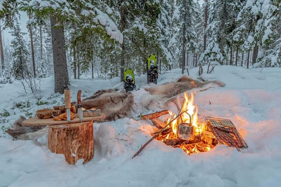 Snowshoe experience with traditional beverages in Lapland - Learning to walk on snowshoes in Lapland