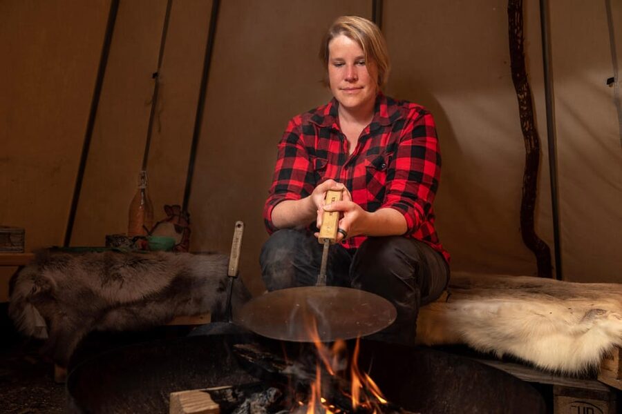 Ylläs: Fireside tasting in a traditional lavvo - A campfire meal rather than a standard dinner