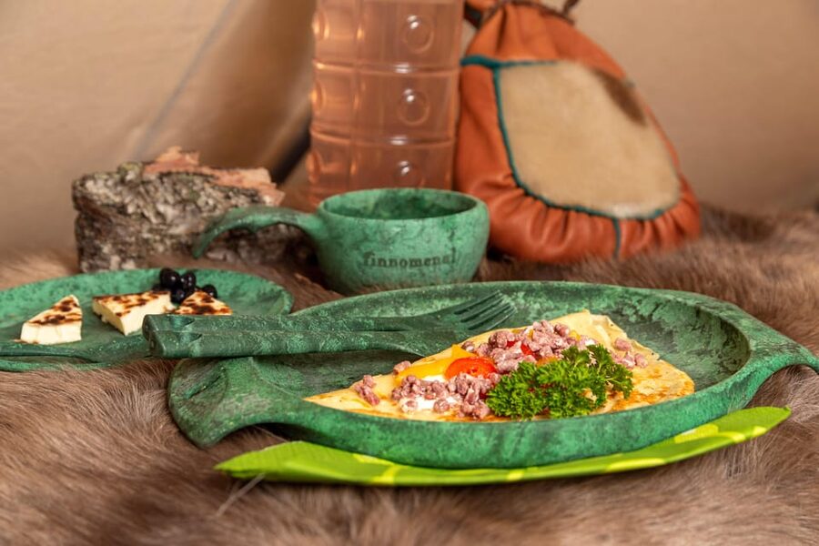 Ylläs: Fireside tasting in a traditional lavvo - Why the six-person limit matters