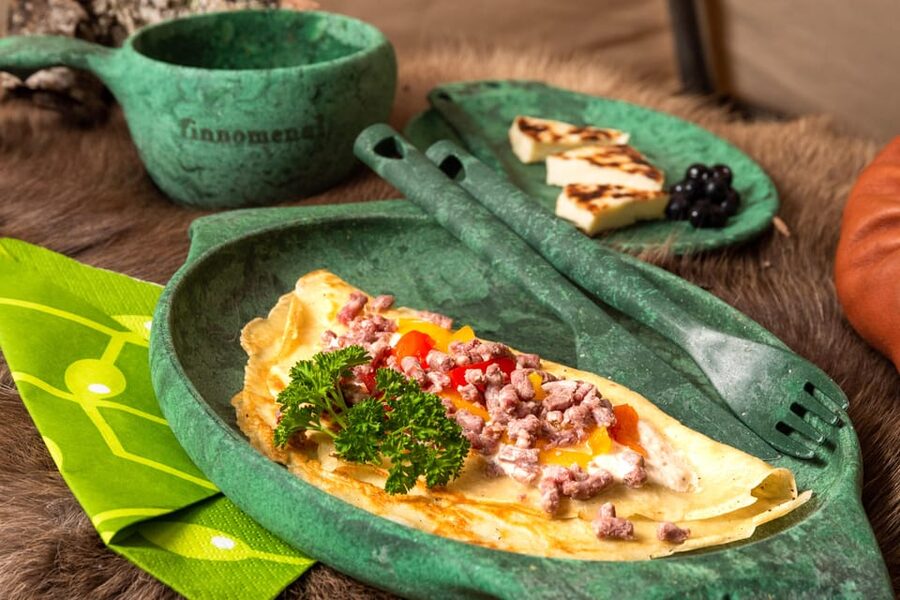 Ylläs: Fireside tasting in a traditional lavvo - The smoked reindeer pancake course