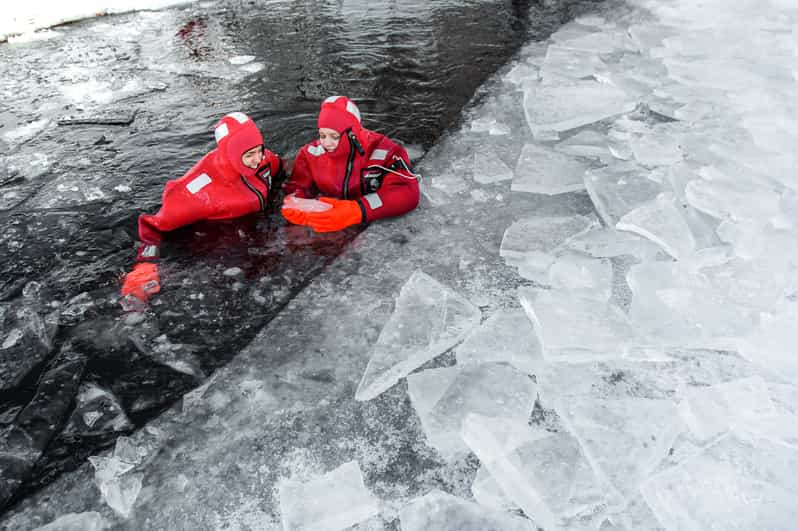Ylläs: Lake Ylläsjärvi Ice-Floating Experience - Key points to know before you book