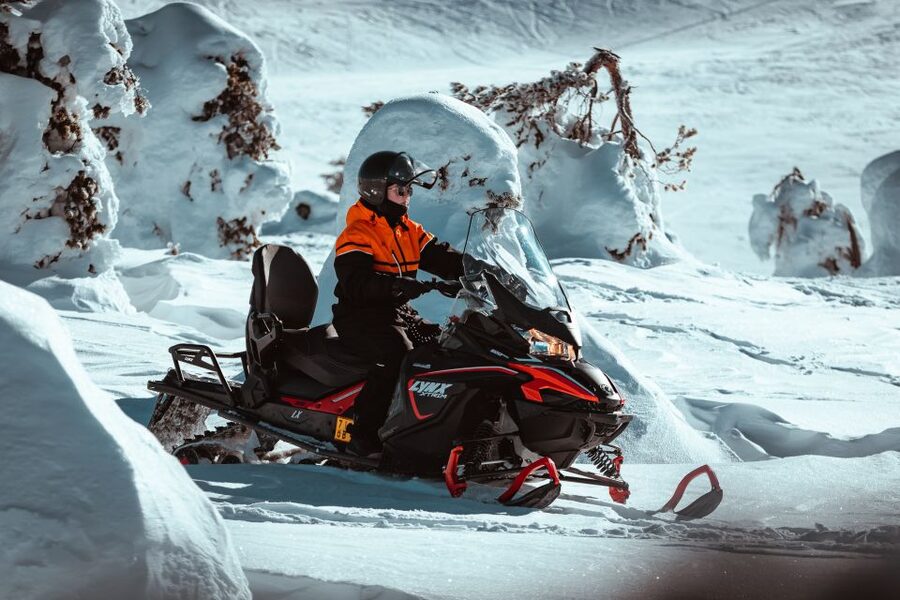 Ylläs: Wilderness Snowmobile Tour - A six-hour ride into Ylläs wilderness
